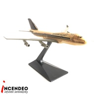 Vintag Singapore Airlines Boeing 747 Airplane Plastic Model