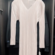 三宅一生PP系列 型號PP33JH167連衣裙V領長袖洋裝 淡粉色