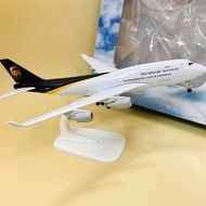 MÔ HÌNH MÁY BAY KIM LOẠI " UPS AirCargo " BOEING B747-400F TỈ LỆ 1:400 CÓ BÁNH XE DI CHUYỂN (FULLBOX