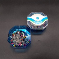 Jarum pentul warna warni + busa bantalan kemasaan box plastik (JARUM PENTUL BUSA)