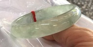 全新緬甸玉手鐲飄綠花，橢圓形有水頭很透見圖，時尚亮麗顏色漂亮手圍18寬約15mm唯此一個