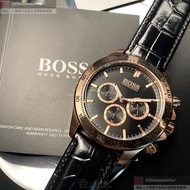 BOSS伯斯男錶,編號HB1513179,44mm玫瑰金圓形精鋼錶殼,黑色三眼, 精密刻度錶面,深黑色真皮皮革錶帶款,閃亮度冠絕全場!