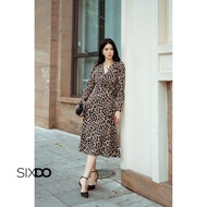 Đầm lụa họa tiết da báo cổ V SIXDO (Brownish-beige Leopard Midi Silk Dress With Flower)