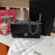 Chanel classic flap A01112, CF25 黑色荔枝牛皮銀扣