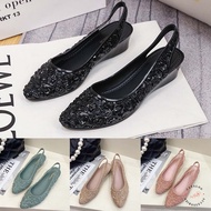 ꕥCatalog Shoesꕥ รองเท้าคัชชูหัวแหลม ลายดอกกุหลาบ มีรัดส้น 4 สี เบอร์ 36-40 (19)