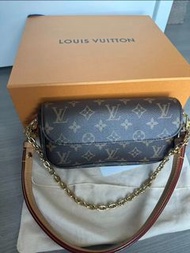 LV ivy腋下袋正品98新 full set平出