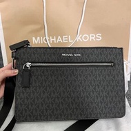 原價$16400 全新 附品牌紙袋、防塵袋 Michael kors MK 腰包 男生斜背包 防刮皮包 小包包 隨身包 包包 手拿包 公事包