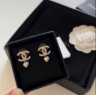香奈兒Chanel 23P系列金色雙C水鑽愛心耳釘耳環 全新正品 香港現貨速發