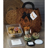 Large Eclair Chicken Hampers Kentang