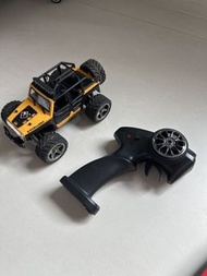 黃色越野遙控車連遙控器