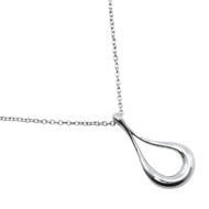 สร้อยคอทรงหยดน้ำเปิด Tiffany & Co. โดย Elsa Peretti เงินสเตอร์ลิง 925 ผลิตในสเปน น้ำหนักประมาณ 2.6 ก