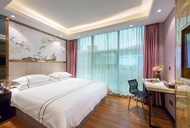 Bainian Hotel (Yiwu International Trade City)