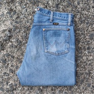 W39/34 Second-Hand Wrangler Jeans Model 13MWZ (Fabric Tail) Actual Waist Measurement 34.5" Total Len