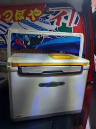 日本仔Daiwa Provisor VSX-2600R冰箱$500，有歲月變黃，但仲好實淨好硬淨， 冇爆冇裂，保溫能力佳最少12個鐘，26升