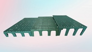 Pearlstar HEAVY DUTY Elevated Plastic Matting Dog or any Purposes Matting High Quality 2 PCS Minimal