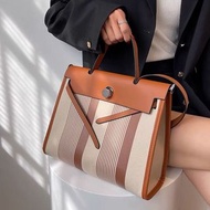 korea brand ,Hermes style,herbag style pre order two size,big and small bag same price three color,dark brown,black,light brown