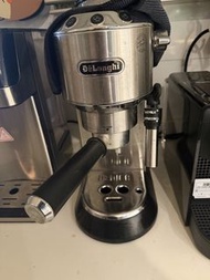 DeLonghi EC685 半自動義式咖啡機（連磨豆機&打奶器）