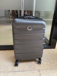 Delsey classic 20 inch cabin expandable luggage 55x 36 x 23-26cm