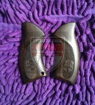 POPOR / GAGANG / GRIP KAYU REVOLVER WG733 731 M36 LOGO MABES POLRI