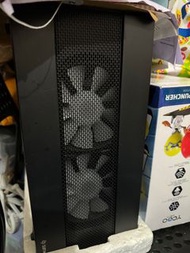 電腦主機