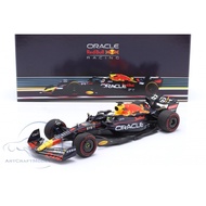 World Champion 1: 18 Minichamps F1 2022 Red Bull RB18 1 Max Hungary Station
