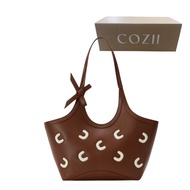 ✅พร้อมส่ง 100% ของแท้ COZII Small Colbie Cozii Bag กระเป๋าสะพายข้าง กระเป๋าถือ มีสต็อกพร้อมจำหน่าย