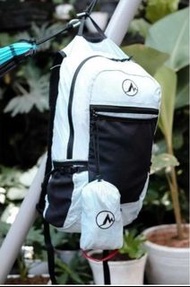 Monte Equipment Daylite18L 超輕背包 (淺粉藍白色)