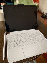 iPad 10 with Magic Keyboard Folio and Apple Pencil with box