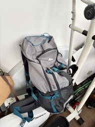 Quechua 戶外登山背包