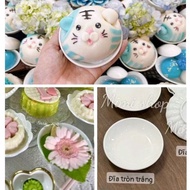 White ceramic round plate for dumplings, betel and areca nuts