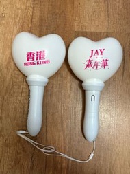 周杰倫尾場演唱會2025周邊 ： hkd 30@1 手搖燈 . 一切正常，有電有燈 ，適合收藏