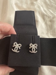 Chanel 耳環銀色蝴蝶結