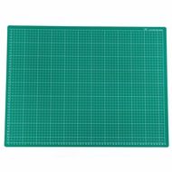 แผ่นรองตัด แผ่นยางรองตัด ตัดกระดาษ แท่นตัดกระดาษ พิ้นผิว โต๊ะ ปลอดภัย ไร้รอยขีดข่วน ขนาด A4 คละลาย C