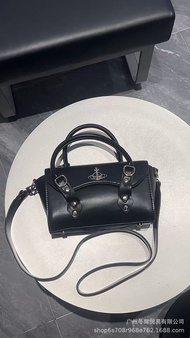 British New style Vivienne Westwood 2025 New Online Red Messenger Bag Womens Large Capacity Punk Sty