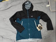 2025 年款 arcteryx Size M 不死鳥 Arc'teryx Beta Jacket Men's Lodestar 男款藍黑色( Not Alpha , Zeta , Gamma , S