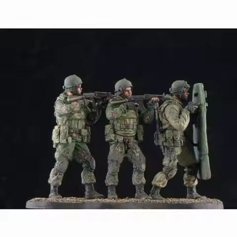 1/35 model kit resin kit Modern Russian anti-riot trio Unassembled Sculpture for Hobbyists