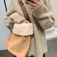 Bag Women 2025 Winter New Style Fairy Furry Bag Pleated Cloud Bag Furry Hand-Carrying Small Bag Mess