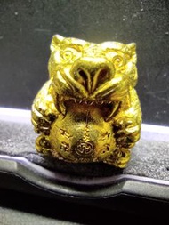 泰國佛牌：鍍金色 老虎抱糖 有入藏