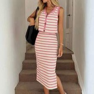 VKing เสื้อกั๊กกระดุมหน้าและกระโปรงยาวรัดรูปผ่าข้าง ลายทางสีตัดกัน ชุดลำลองสำหรับวันหยุดพักผ่อนที่หร