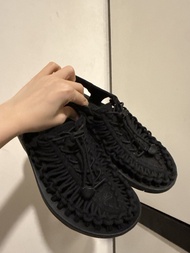 KEEN 黑色編織涼鞋