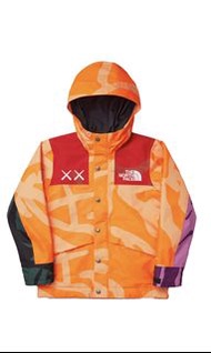 Boy size m /// Kaws x the north face Youth 1986 mountain jacket