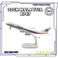 20cm Malaysia Airlines Boeing B747  with Wheel Landing Gear Metal Aircraft Replica Diecast Collectib