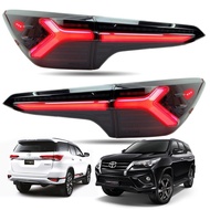 ชุด ไฟท้าย LEDS ไฟแต่ง ลายลัมโบกินี่ โตโยต้า ฟอร์จูนเนอร์ เลนส์สโมค สำหรับ Toyota Fortuner SUV Crusa