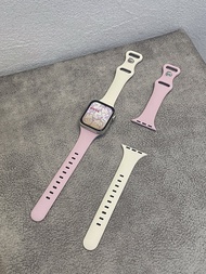 สายรัดนาฬิกา Apple Watch ยางซิลิโคนกีฬาแบบนุ่มสำหรับ Apple Watch Series 1-11 iWatch SE3 สายรัดข้อมือ