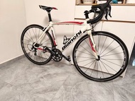 Bianchi 公路車 | 鋁架碳叉 | Shimano 105 變速套件 & 輪組 | FSA 曲柄 | Prologo 坐墊