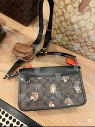 新款 COACH蔻馳男士斜挎包，經典老花配色，帶小零錢包，實用性強  認準hkpowerbuy賣家 背囊 背包 斜孭袋 手袋