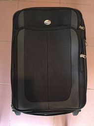 American Tourister 22吋黑色行李箱