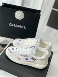 【專櫃正貨】Chanel香奈兒白色字母印花板鞋 女