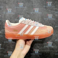 新款 Adidas Originals壞痞兔BadBunny x AD Gazelle Indoor Trainers Benito羚羊內訓系統低幫復古百搭休閑運動德訓風板鞋聯名蜜桃粉白變形鞋頭 JS