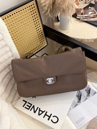 GD Jennie 同款🖤 Chanel 26s Maxi CF Flap Bag 32cm Light Brown PHW 大象灰銀扣